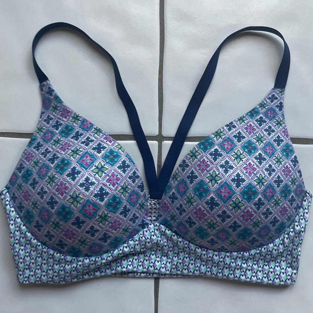 Like NEW Victoria's Secret Body By Victoria The Lounge Bra Purple Nirvana